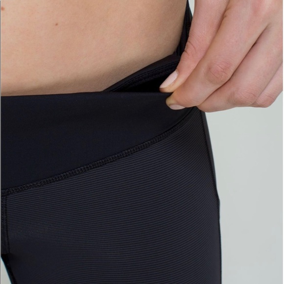 Lululemon Cut the Crop Legging with Pockets in Wee Stripe/Black. Size 8 - Picture 5 of 15